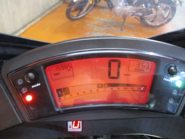 走行も１５９８５ｋｍの低走行車！！最高出力４４ＰＳはパワフルなエンジン！！悩むのは危険な一台！！